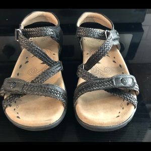 Taos sandals. Excellent condition!! Size 8 / EU 39
